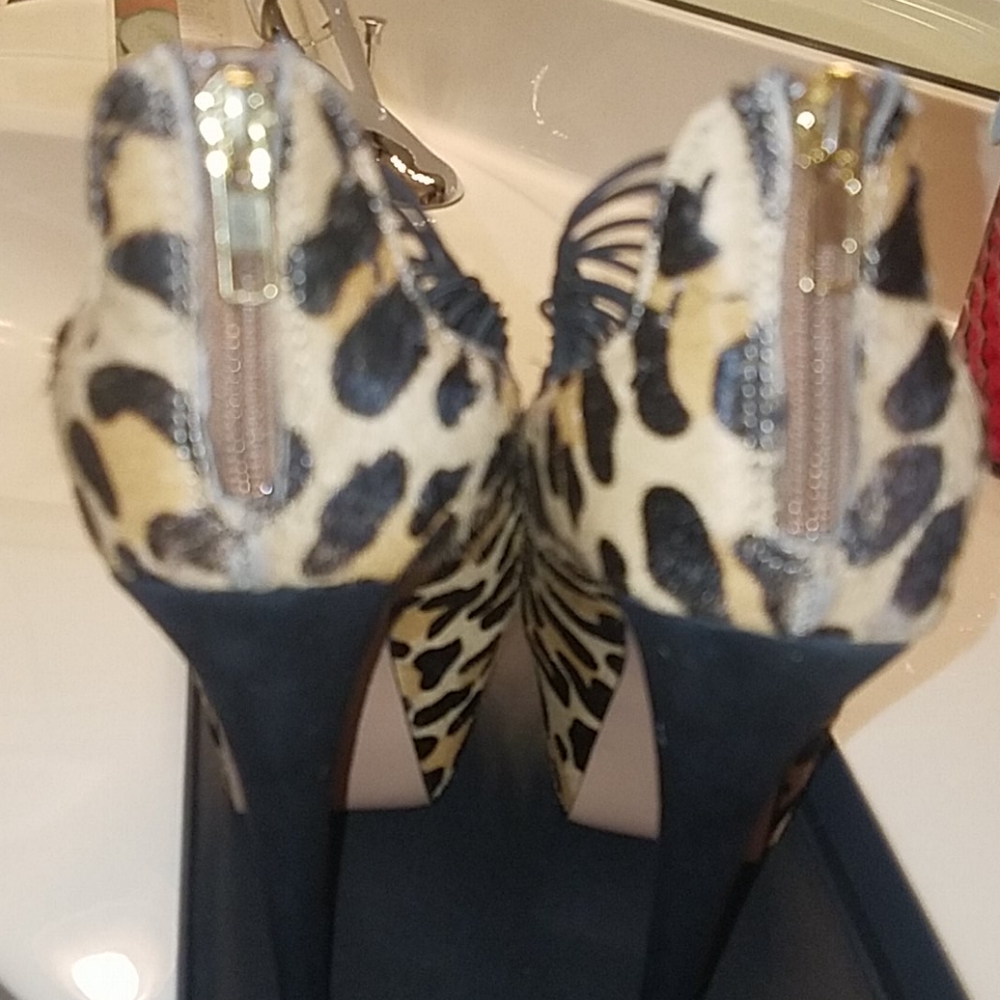 Shoes - Picture 3 of 6